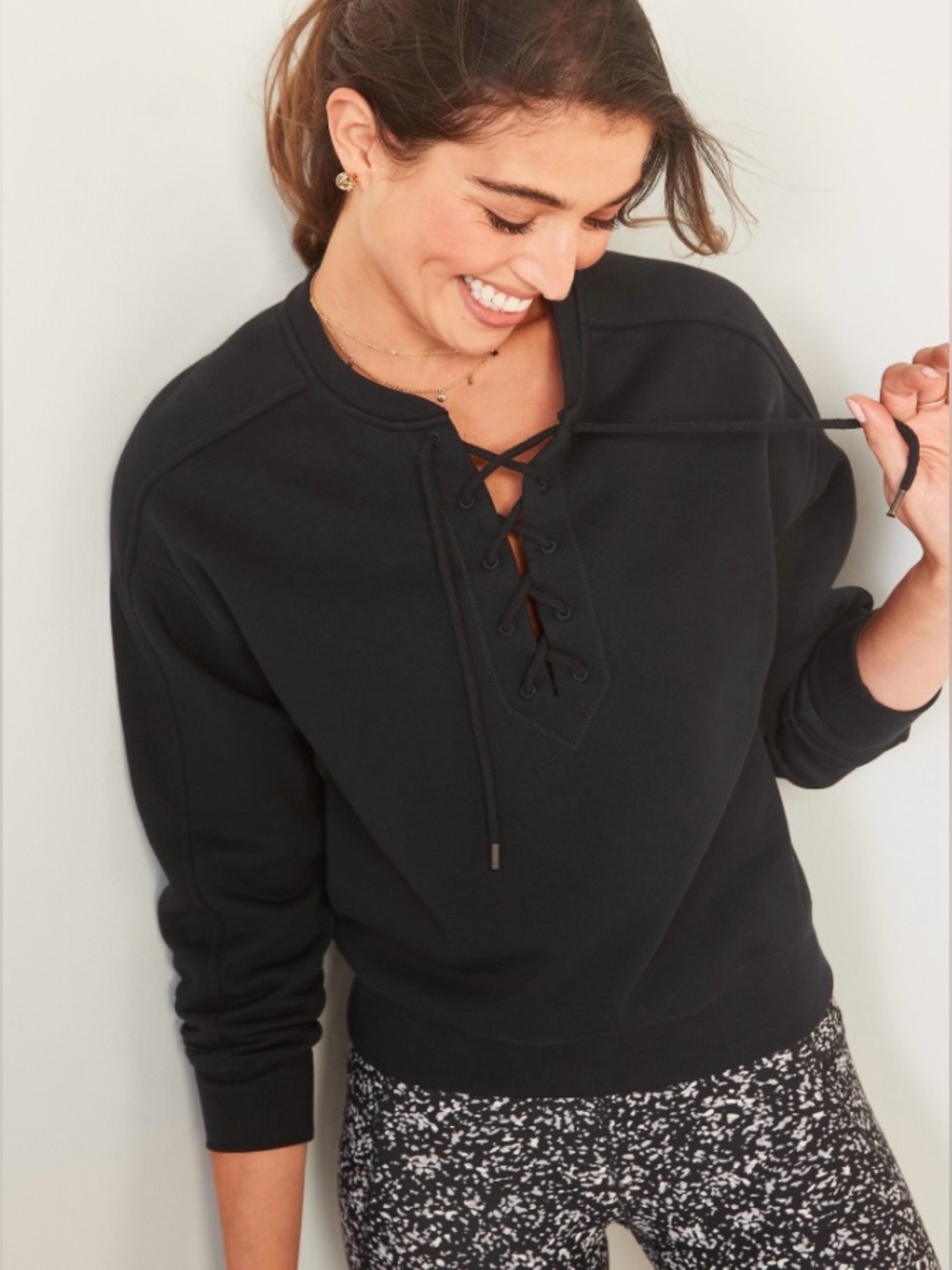Old Navy | Lace-Up Crew-Neck Sweatshirt In Black Size Medium